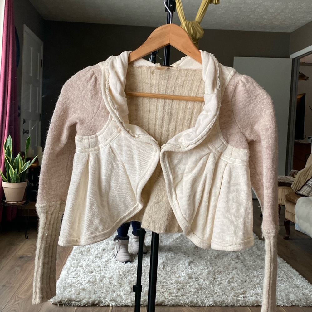 Free People crop sweater Beige- size Xsmall